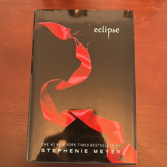 The Twilight Saga Collection 4 Books - Picture 11 of 12